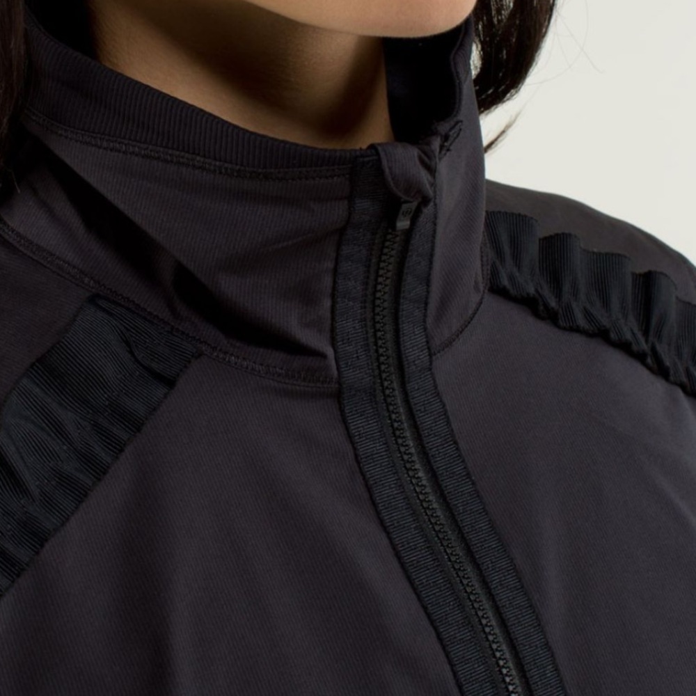 Lululemon Run: Bandit Jacket Reflective - Picture 6 of 16